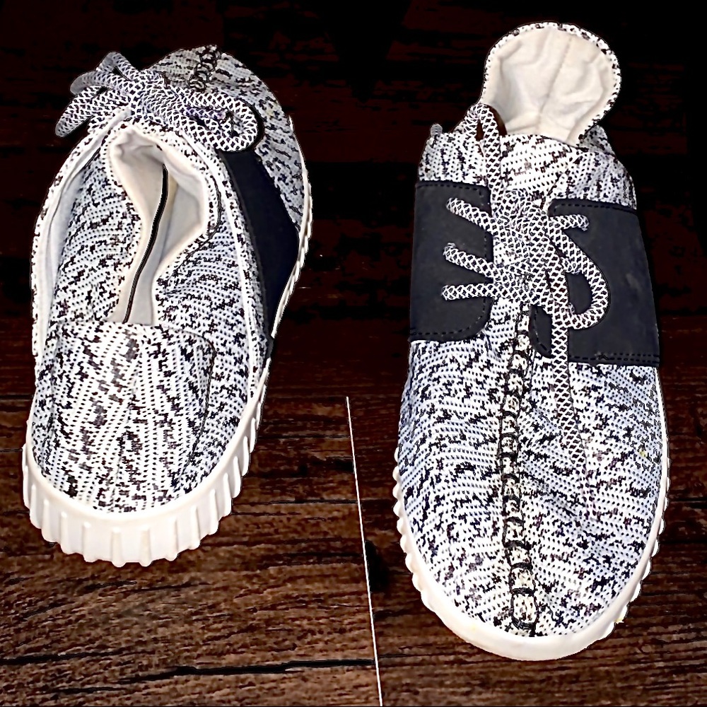 Women’s fashion sneakers